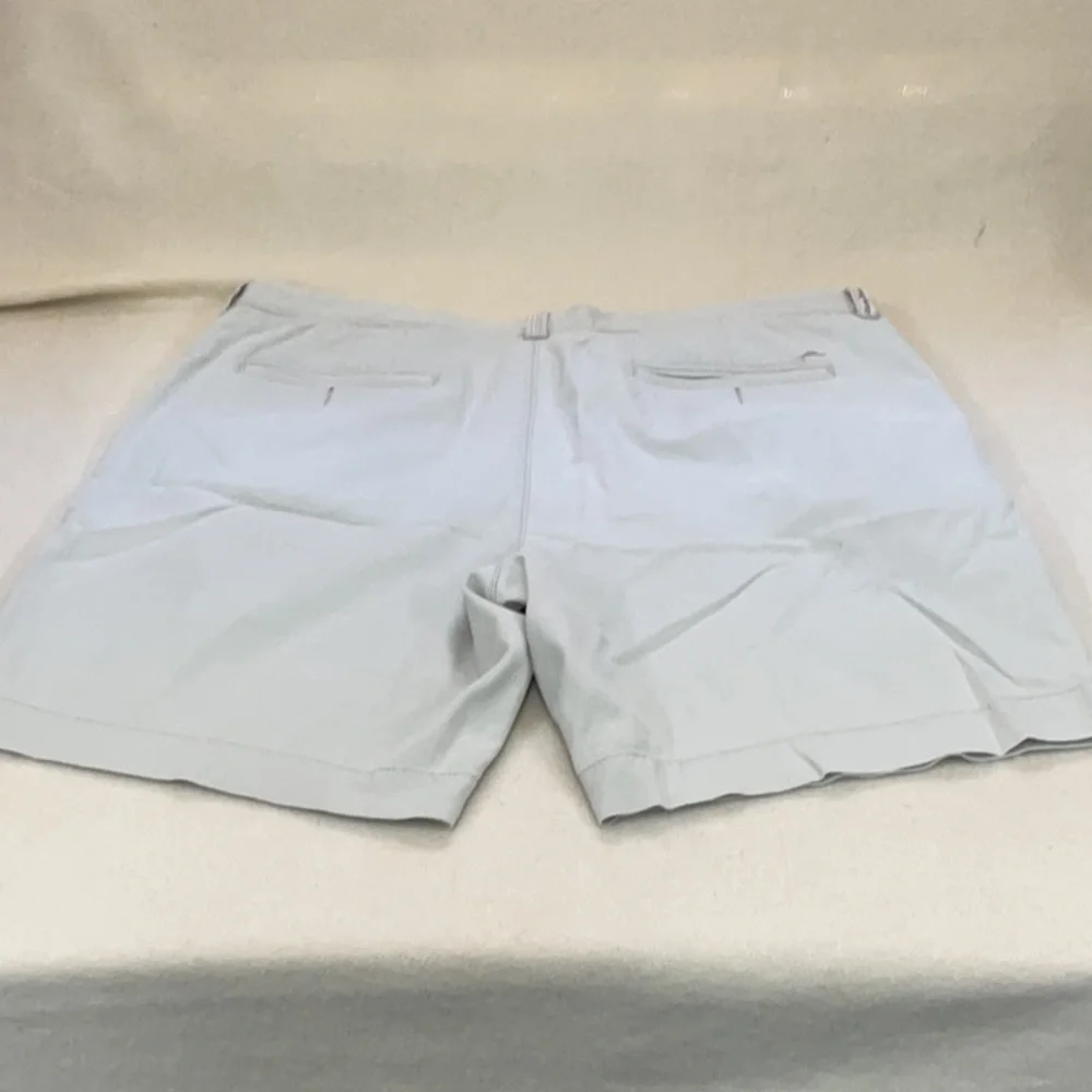 EUC men’s khaki Tommy Bahama shorts